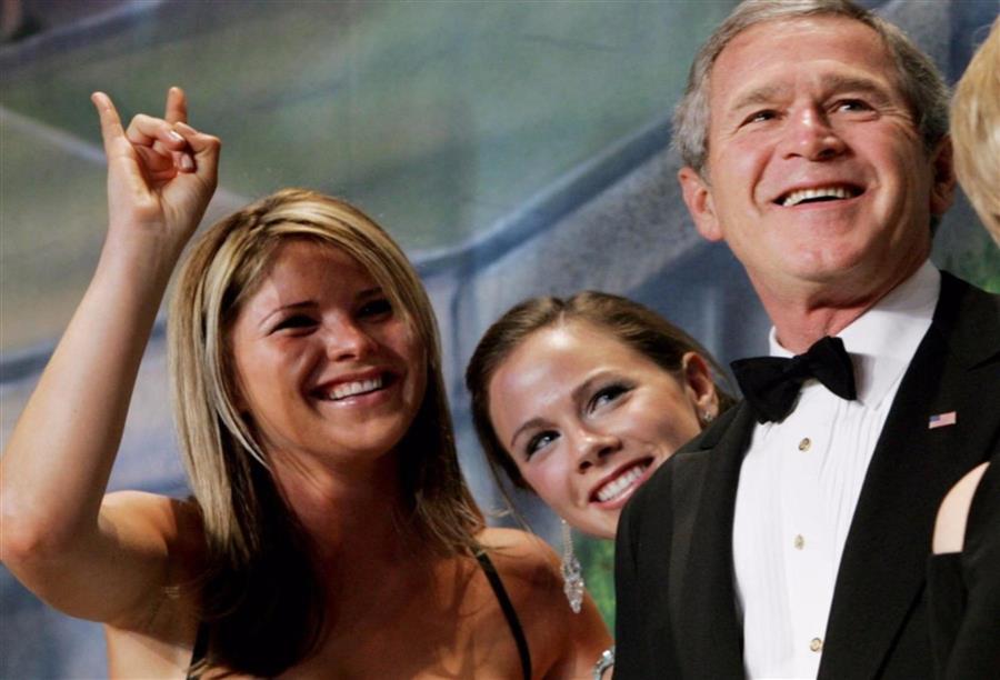 قس مناصر لأوباما يعقد قران ابنة بوش في مزرعته بتكساس
