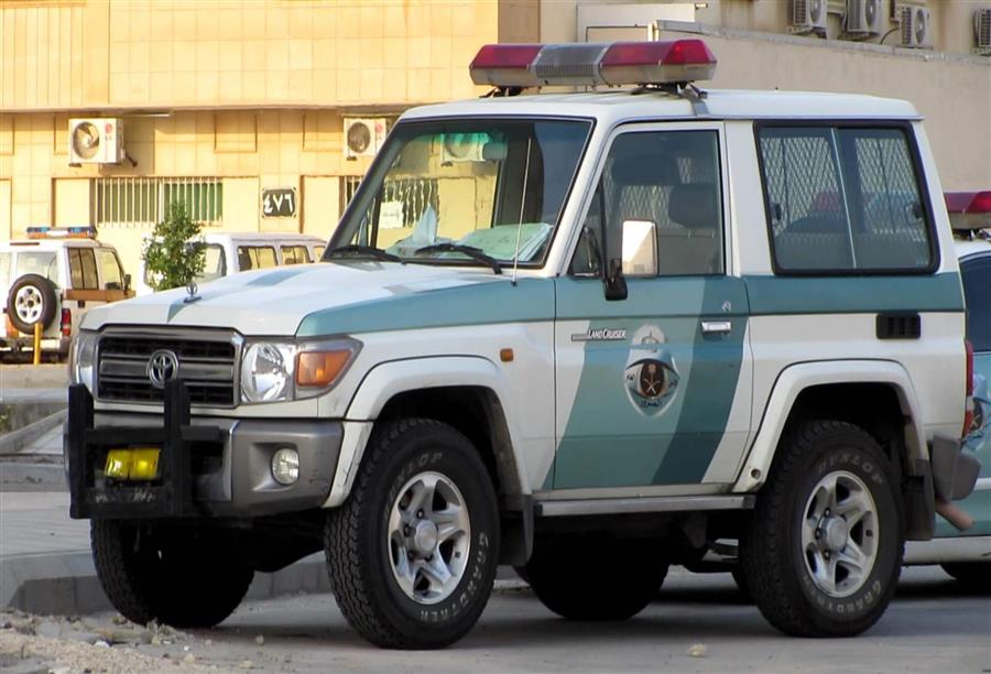 شرطة الرياض تنفي حرق فتيات يرتدين عباءات تظهر معالم الجسد
