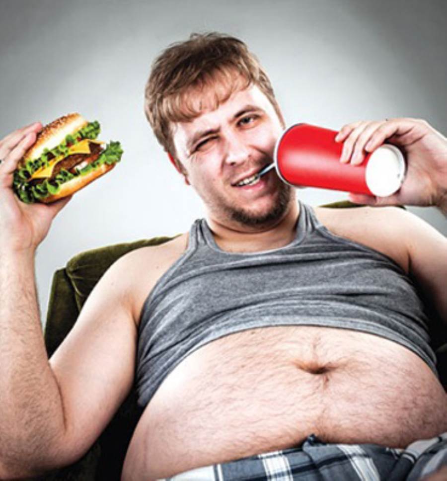 الإفراط في الطعام لدى الرجال .. ملايين الأميركيين يعانون منه