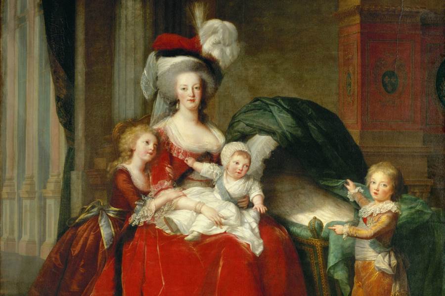 ماري أنطوانيت .. زوجة لويس السادس عشر .. صاحبة مقولة "إذا لم يكن هناك خبزٌ للفقراء .. دعهم يأكلون كعكًا"