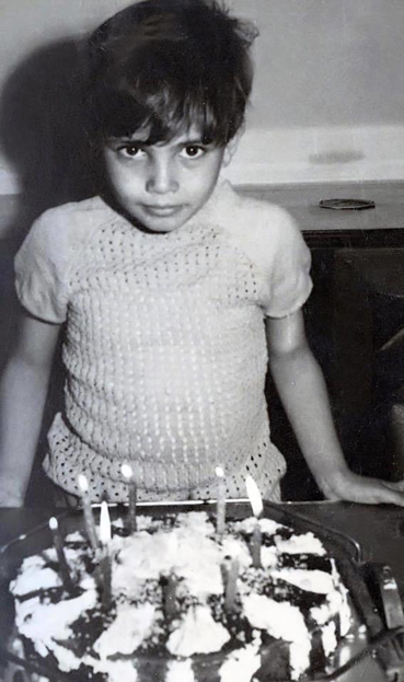 مفاجأة عمرو دياب بمناسبة عيد ميلاده علي الفيس بوك