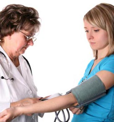 10 أعراض لانخفاض ضغط الدم لا يجب تجاهلها