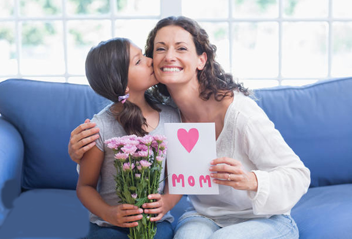 أجمل أفكار الهدايا لوالدتك في عيد الأم