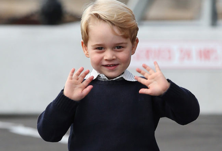 الأمير جورج يسرق القلوب بصورته الرسمية الأولى في أول يوم مدرسة
