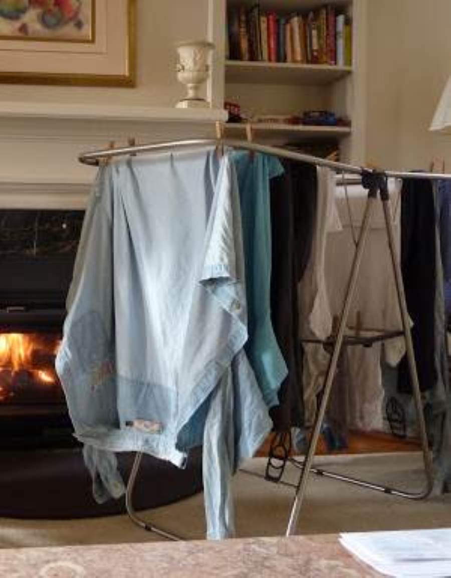 هل توجد أضرار صحية لتجفيف الملابس داخل المنزل؟