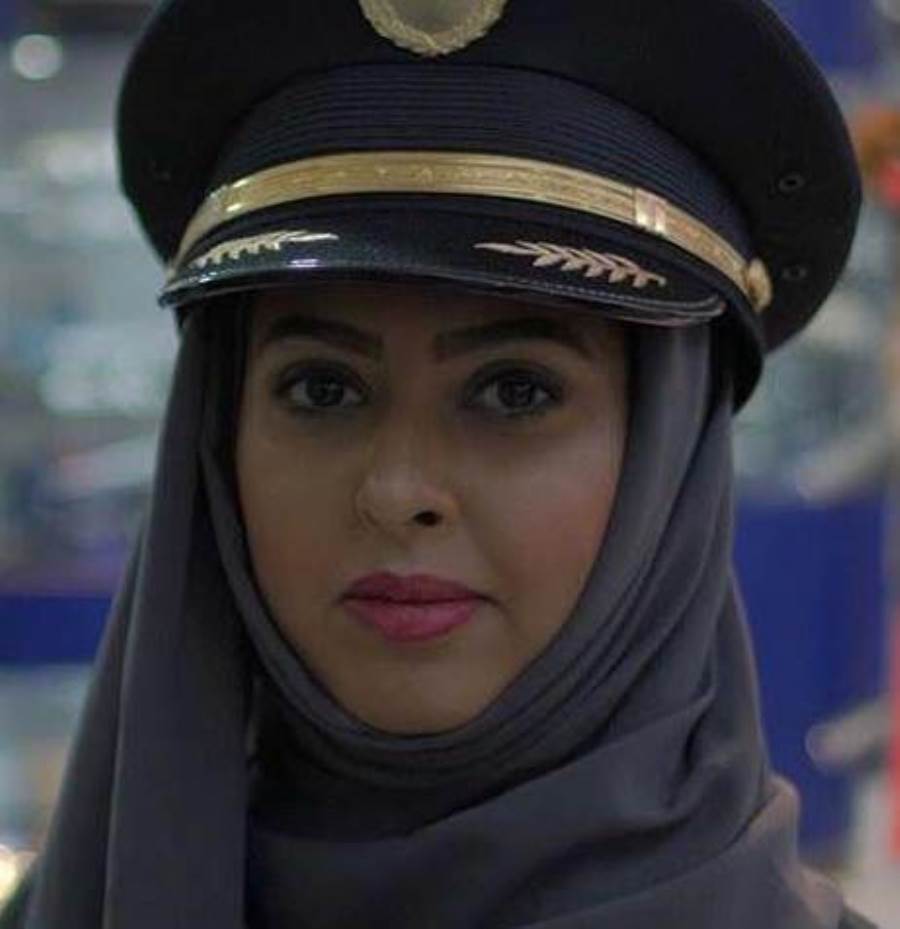 ياسمين الميمني .. أول  كابتن طيار سعودية