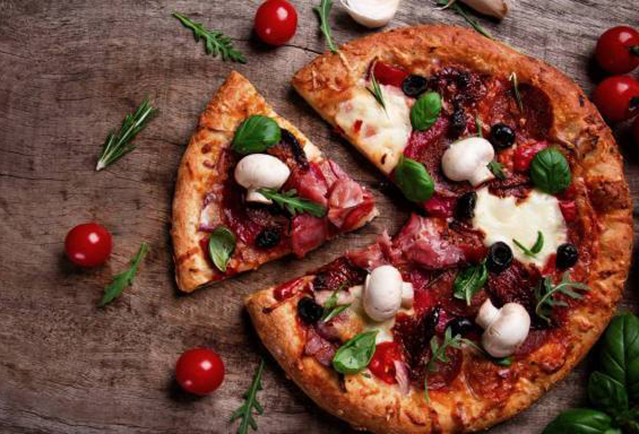 البيتزا والبرجر والبطاطس يؤدون لتسرب الدهون المشبعة للدماغ 