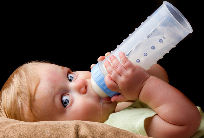 دراسة تؤكد : الحليب الصناعى يسبب السمنة للرضع