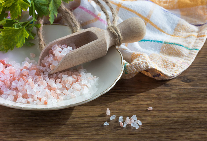 الإفراط فى تناول الملح قد يسبب الانتفاخ المعدى المعوى