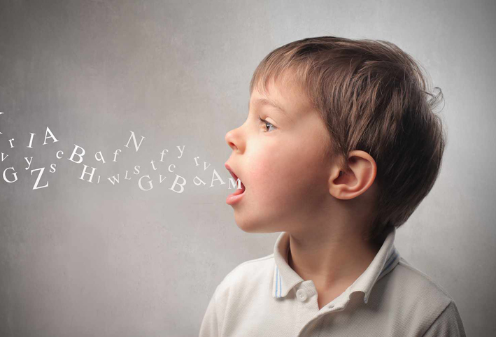 4 أسباب وراء تطور اللغة عند الأطفال