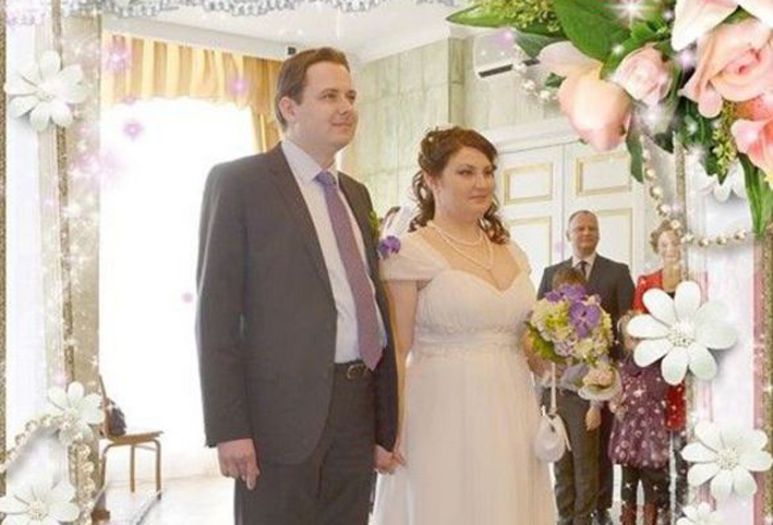 عروسان يواجهان السجن 20 عامًا  بسبب صور زفافهما