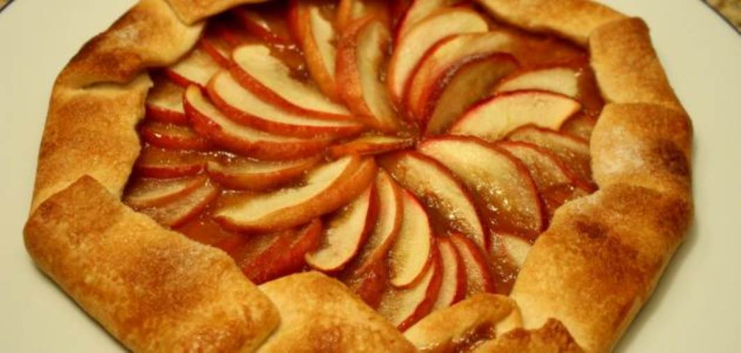 فطيرة التفاح المحببة من الأكلات الشعبية في أمريكا