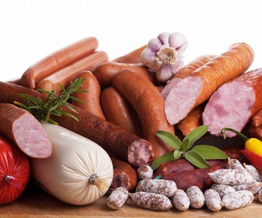 دراسة: الافراط فى تناول اللحوم المصنعة يزيد خطر الإصابة بسرطان الأمعاء