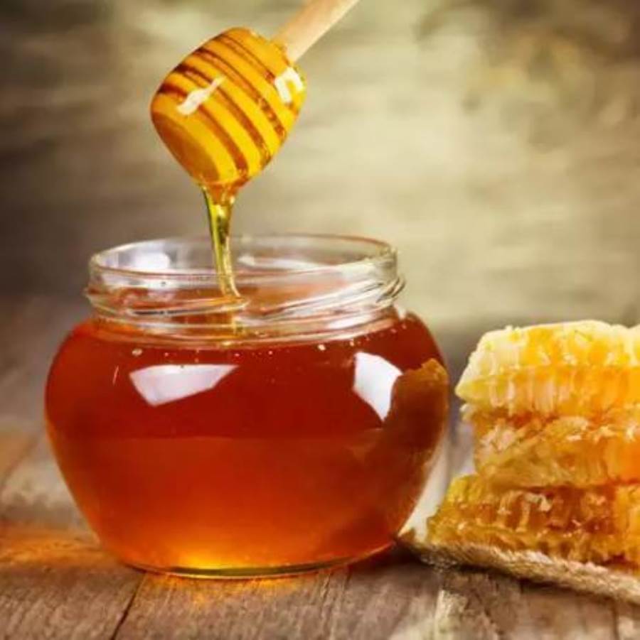 هل يمكن أن يتحول العسل إلى مادة سامة عند تسخينه أو طهيه؟