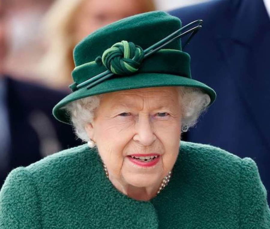 لماذا ارتدت الملكة إليزابيث معطفًا أخضر بحفل تأبين زوجها الأمير فيليب؟