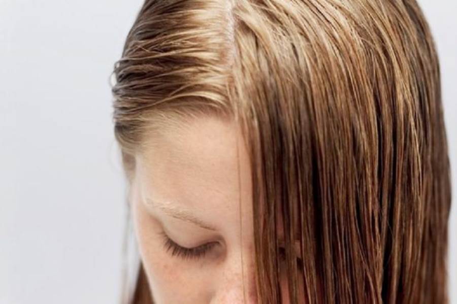 هل الزيوت الطبيعية تعالج مشاكل الشعر الدهني؟