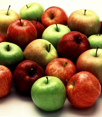 التفاح يتفوق على البندورة في الوقاية من تصلّب الشرايين