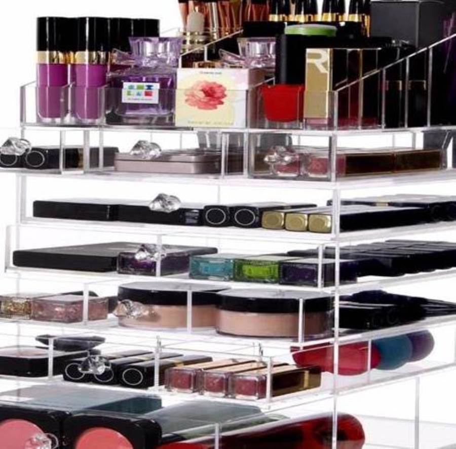 أرتفاع نسبة سوق مستحضرات التجميل البولندية إلى 3.5 %  أي ما يساوي 9 بليون في عام 2006 