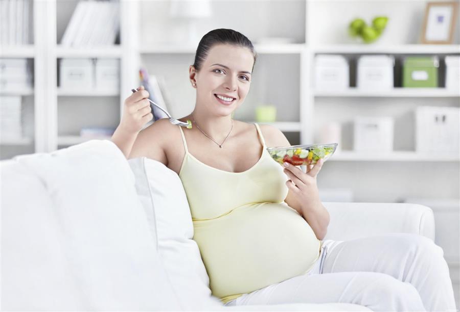  طرق صحية للحد من الشعور بالجوع أثناء الحمل
