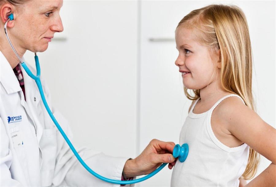 دليلكم لأختيار طبيب الأطفال المناسب