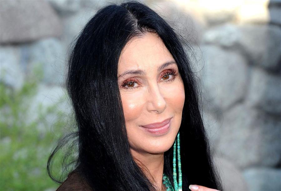 بعد أن بلغت الـ62 .. " شير" تعترف بعشقها لتوم كروزعندما كان عمره الـ23 