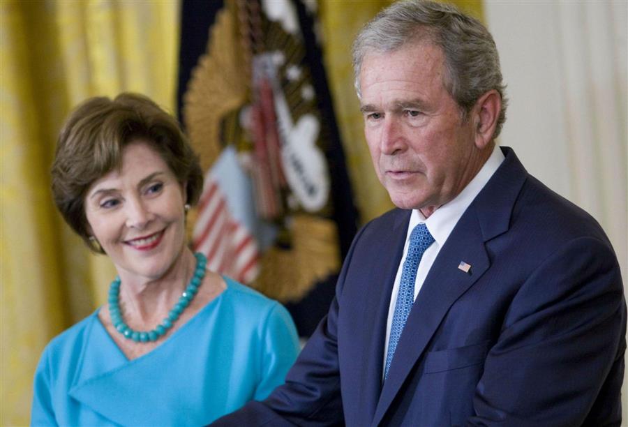 زوجات الرؤساء الأميركيين بائسات رغم النفوذ والثروة.. ولورا بوش تريد الانفصال بسبب كوندي