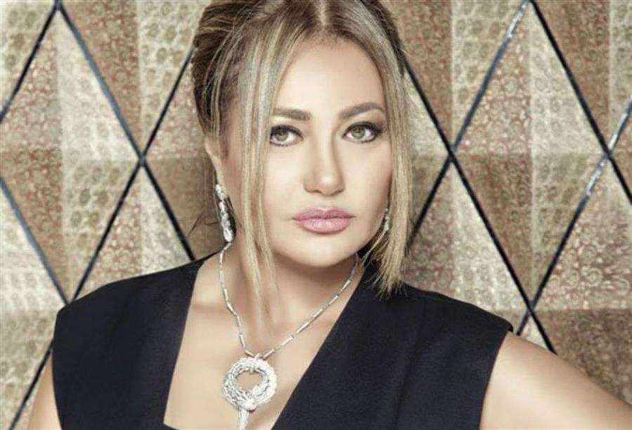 في مقابلة تليفزيونية ليلى علوي تعترف " أمي اليونانية حفظت القرآن لأجلي"