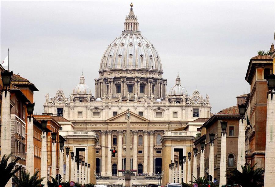 الفاتيكان يندد بمولد "طفل معالج جينيا" في اسبانيا