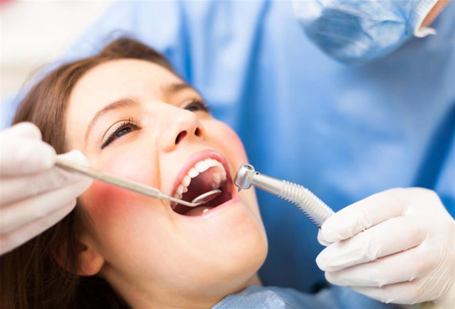 7 نصائح للعلاج بأمان عند طبيب الأسنان - الجمال.نت