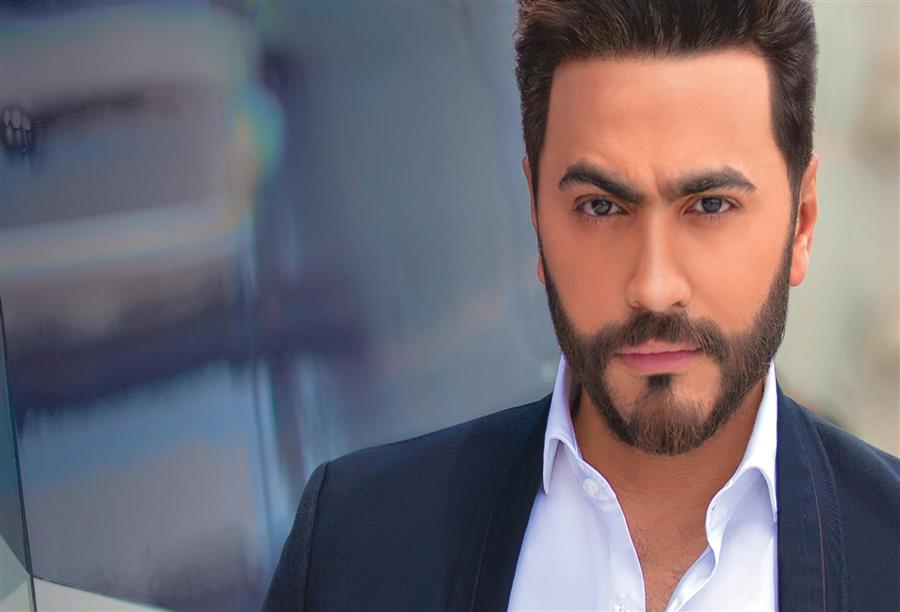 تامر حسني زار غزة في إطار جولته الخيرية "كلنا واحد" ضمن حملة توزيع مليوني علبة دواء على الجرحى