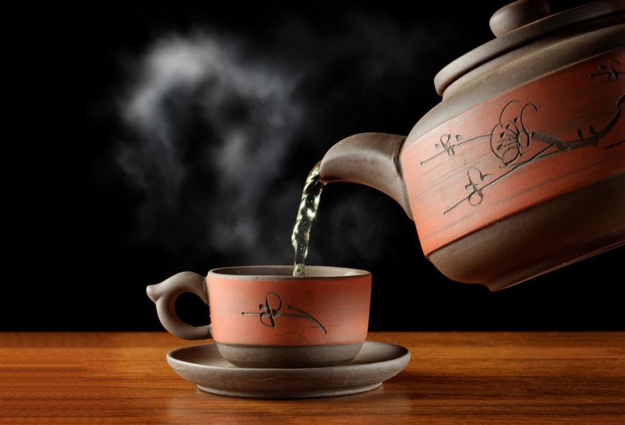 دراسة طبية : شرب الشاي ساخنا قد يكون له علاقة بسرطان المرئ