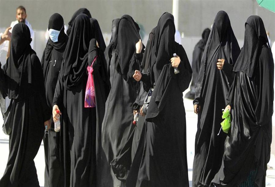شيخ سعودي يفتي بأن تشجيع النساء للنساء "قلة حياء" والبعض يعتبرها "تشددا"