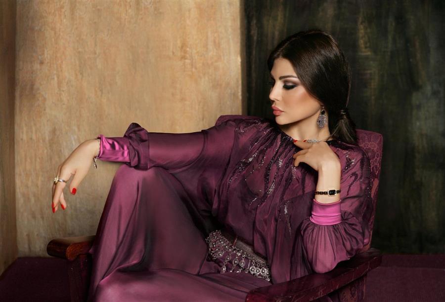 المطرب الإسباني الشهير إنريكو إجلاسيوس سيحضر الحفل وسيشارك العروسين بأكثر من أغنية