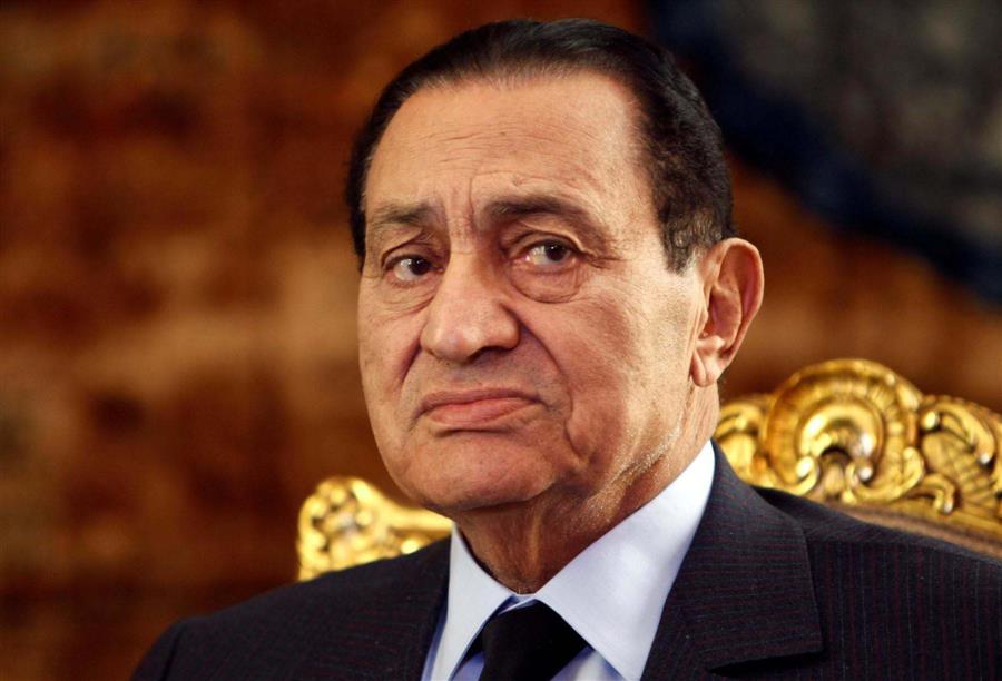 الحفيد محمد علاء بين جده الرئيس مبارك والسيدة قرينته وأجواء حزن في مصر وغموض يحيط بزيارة مبارك لأميركا