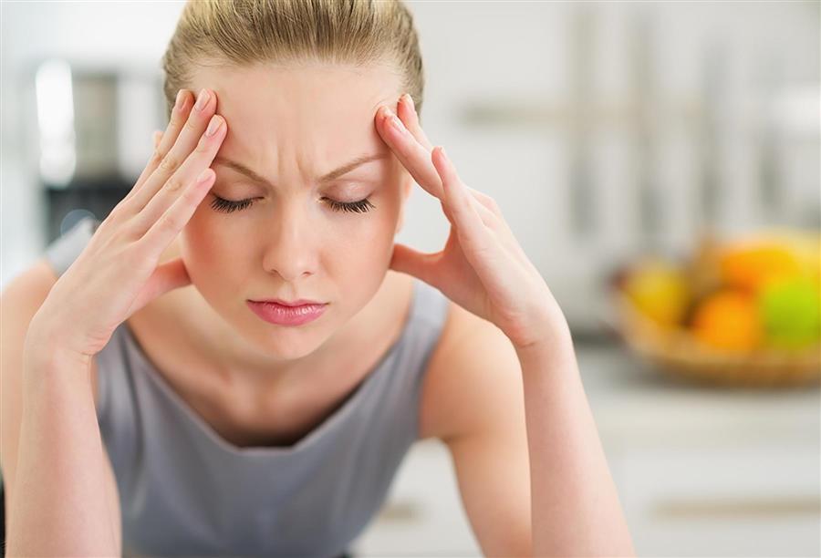 أفادت دراسة اجرتها الجمعية الملكية البلجيكية بأنه عندما تقع عينا الرجل على امرأة جميلة فإنه يصبح ضعيفا ومترددا ولا يعرف كيف يتخذ قرارات صائبة. والسبب ايضا هو هورمون التستيرون، فكلما كانت نسبته مرتفعة
