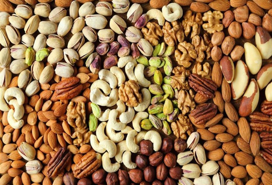 عناصر غذائية متنوعة في المكسرات .. بدلا من مواد تؤدي إلى الالتهابات في رقائق البطاطس