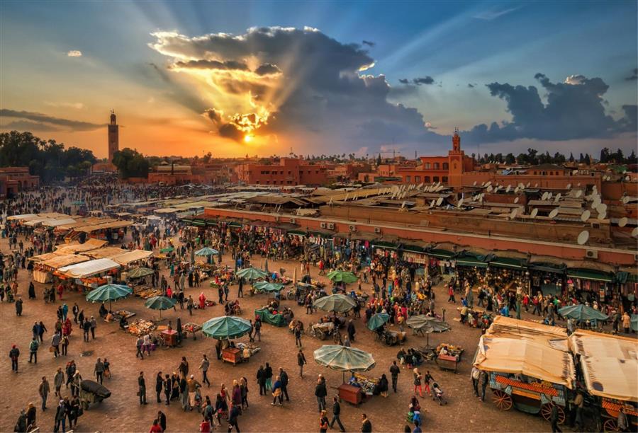 موضة الصيف في المغرب ألوان فاقعة وصنادل بأسماء غريبة مثل السندباد وعلي بابا وجمايكا