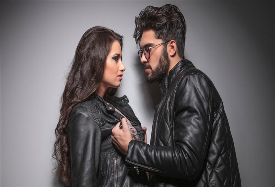 السيدات يبررن .. ليس جحوداً لكن الهدية هي رسالة حب وتقدير من الرجل