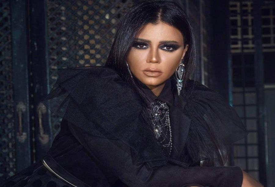 رانيا يوسف تصرح: ليس لي اصدقاء في الوسط الفني، ولم يحن الوقت بعد للحجاب .. وسأعتزل التمثيل عند ارتدائه وأتفق مع شيخ الأزهر في قرار منع النقاب، وما تعرض له نور الشريف من اساءة .. مهزلة بكل المقاييس ..