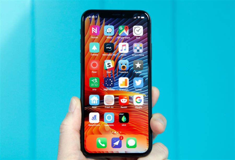 تطبيقات لإعداد الوجبات بالصوت والصورة .. تطالعها خلال رحلتك من العمل إلى البيت، وفي الصورة جيمي أوليفر وجوردون رامزي ونايجيلا لوسون