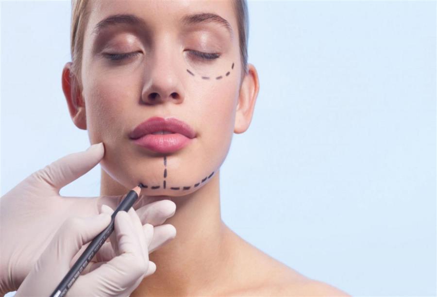 تجميل السيقان وتكبير الشفاه لا يزالان على رأس القائمة