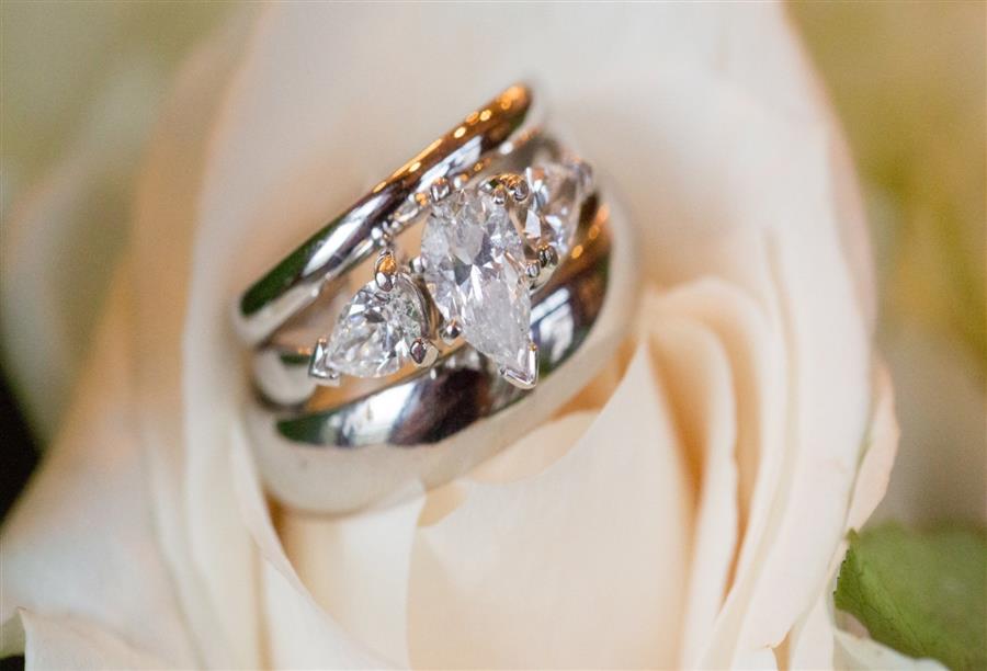 عزيزتي العروس .. اليك دليلك المصغر لشراء خاتم الزفاف