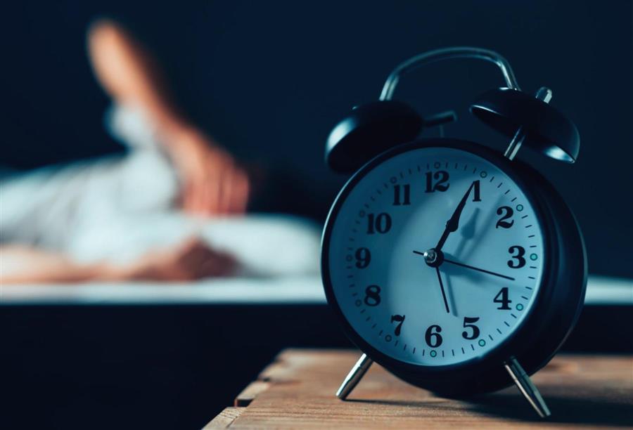 حذر أخصائيو اضطرابات النوم من السهر ليلا والنوم نهارا في شهر رمضان الكريم، وقالوا إن النوم ساعات كافية ليلا مع أخذ غفوة قصيرة في النهار يساعدان على تجنب اضطرابات النوم في هذا الشهر