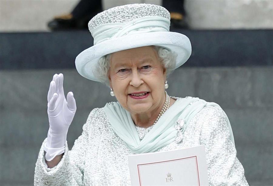 ملكة بريطانيا تطلب مساعدة الدولة المخصصة للفقراء لتدفئة قصرها