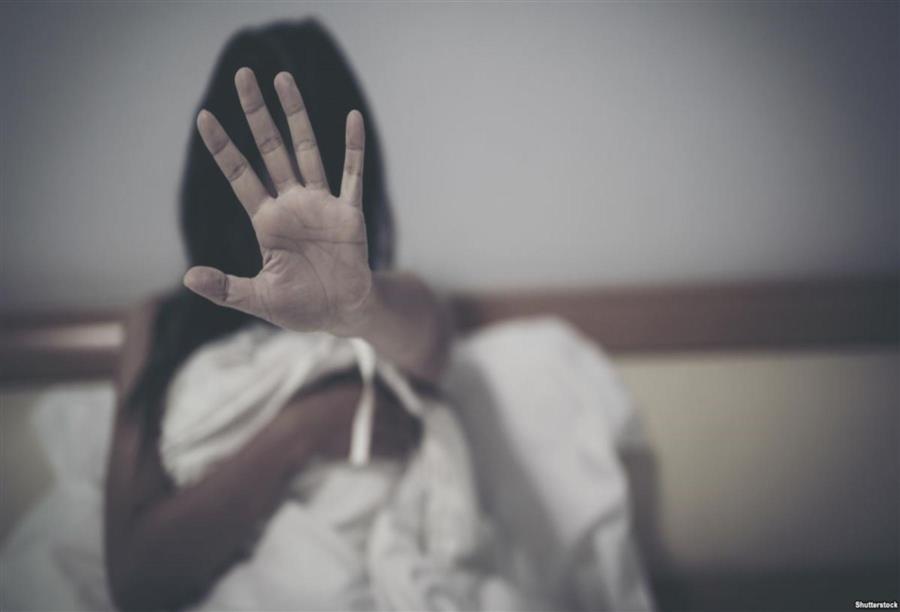 الخوف من العنف الجنسي والاغتصاب يجعل نساء كينيا الفقيرات يتجنبن دخول الحمامات العامة