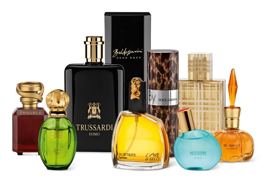 جانب من العطور المشاركة