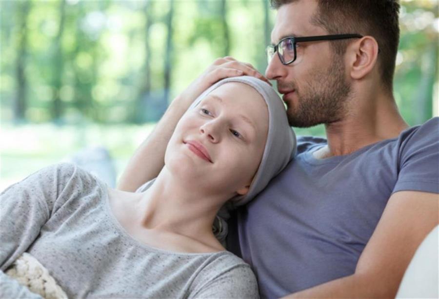 لا شك أن هناك العديد من المشاكل الجنسية التي يعاني منها المصابات بالسرطان مثل جفاف وآلام المهبل ووفقدان الرغبة الجنسية وفقدان الإثارة والشهوة كما قد يحدث تشوه لصورة جسد المرأة الجنسية نتيجة للمرض