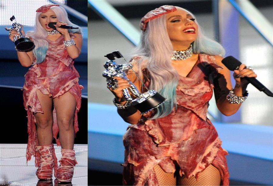 بالصور .. أزياء اللحم والنقاب .. أبرز وأغرب تقليعات هوليوود في عام 2010
