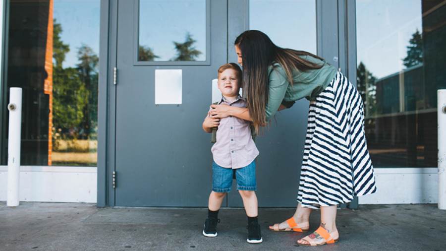 تتضمن تحضيره نفسيا واصطحابه والاستماع إلى تجربته