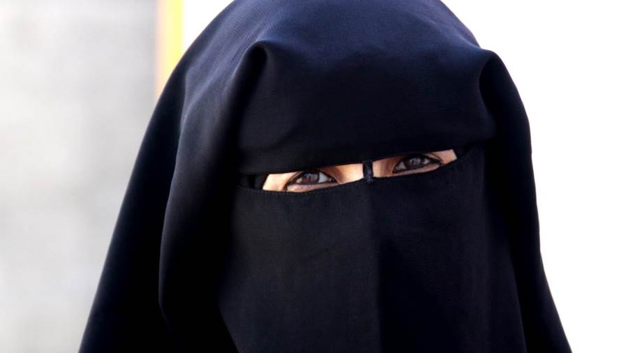 الفتاة عبير حسن أسست شركة للزواج بالتقسيط لارتفاع تكلفة الحفلات ونسبة غير المتزوجات